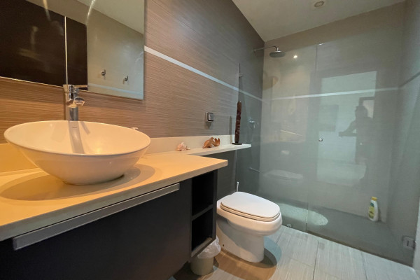 Se alquila Apartamento en Pozos, Santa Ana. Full amoblado.