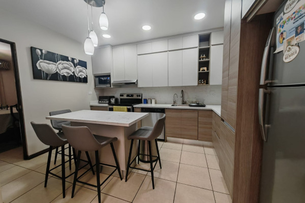 Venta de casa en Lomas de Ayarco.