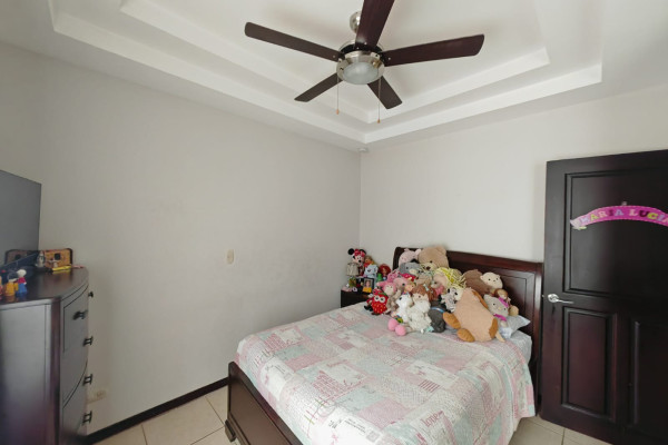 Venta de casa en Lomas de Ayarco.