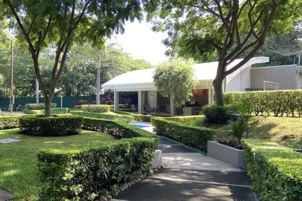 Se alquila Apartamento Amueblado en Santa Ana.