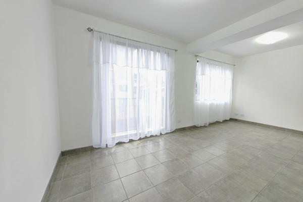 Se alquila apartamento en La Uruca.-3