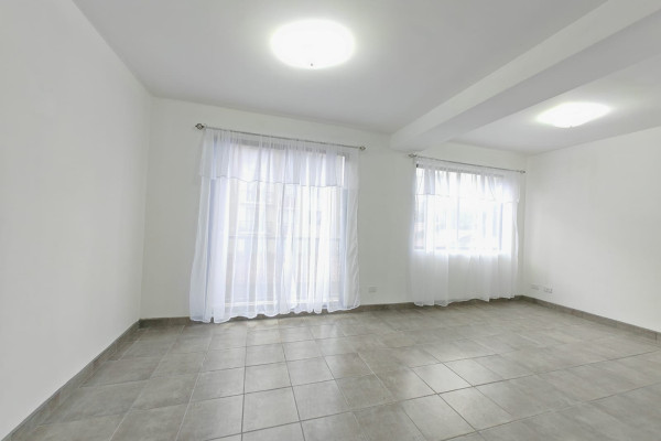 Se alquila apartamento en La Uruca.-17