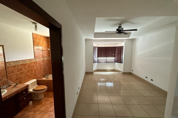 Se alquila casa en Escazú, Guachipelín.-7