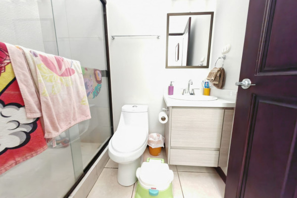 Venta de casa en Lomas de Ayarco.
