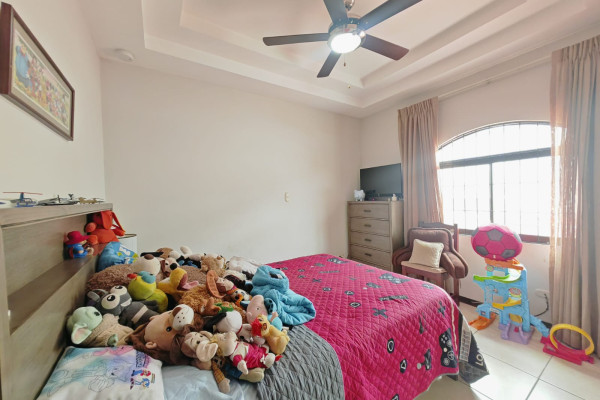Venta de casa en Lomas de Ayarco.