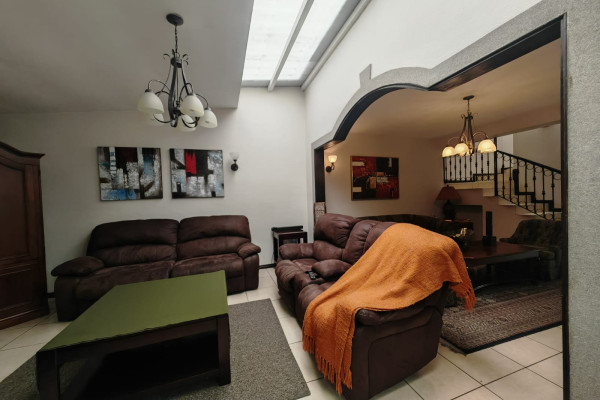 Venta de casa en Lomas de Ayarco.
