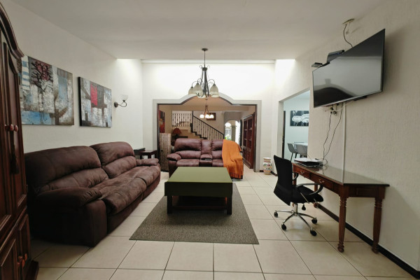 Venta de casa en Lomas de Ayarco.