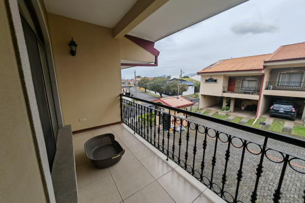 Venta de casa en Lomas de Ayarco.