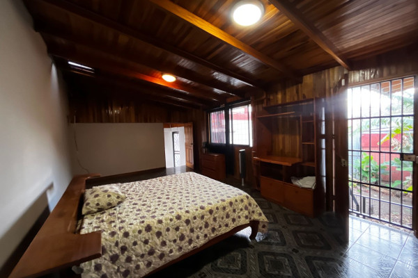 Alquiler casa independiente,  en San Rafael de Escazú.