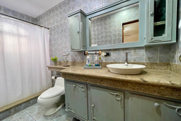 Venta de Casa en Santa Ana. Pozos.