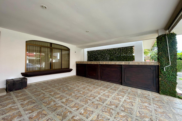 Venta de Casa en Santa Ana. Pozos.
