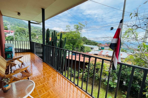 Se alquila casa independiente en San Antonio de Escazú.