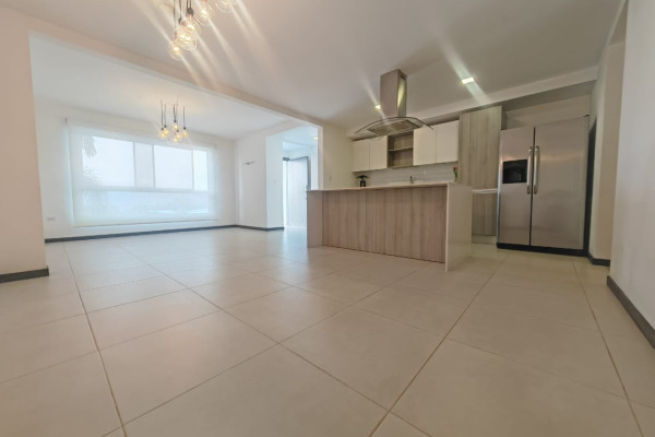 Se vende apartamento en San Antonio de Escazú.