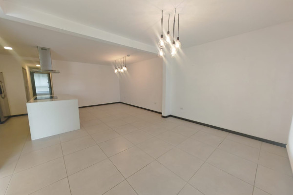 Se vende apartamento en San Antonio de Escazú.