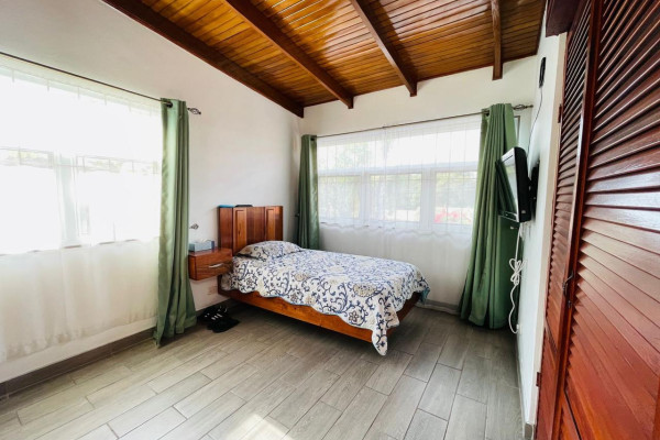 Alquiler Casa en San Antonio de Escazú sin muebles.