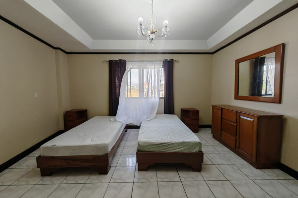 Se alquila apartamento amoblado en Rohrmoser.