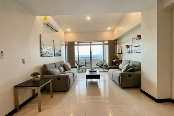 Se alquila apartamento amoblado en Guachipelín, Escazú.