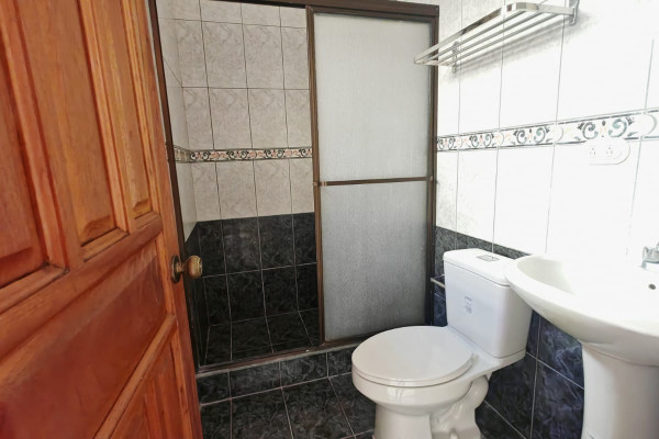 Se alquila apartamento en Rohrmoser.