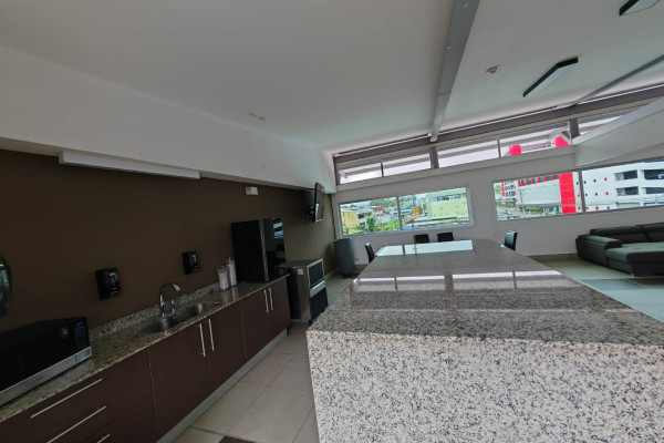 Se alquila oficina en Latitud Dent. 60m2.
