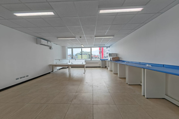 Se alquila oficina en Latitud Dent. 60m2.