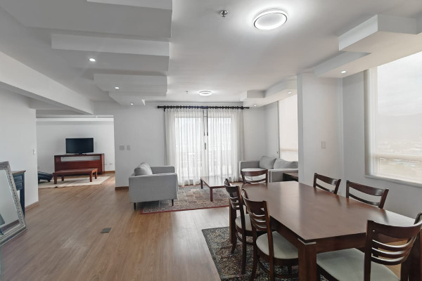 Se alquila Pent House cerca del Parque La Sabana.