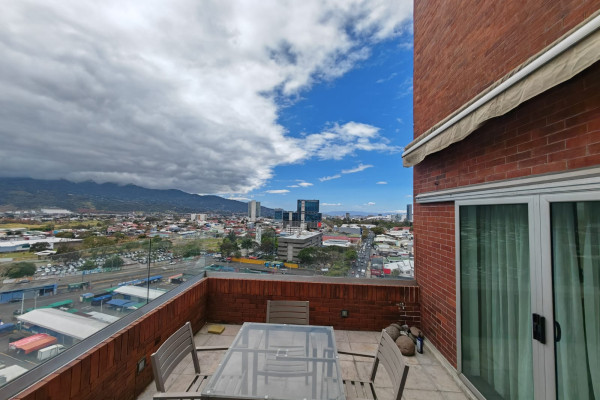 Se alquila Pent House cerca del Parque La Sabana.