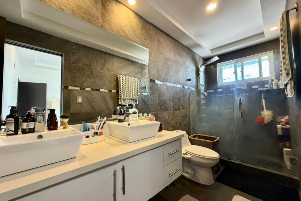 Se vende Casa en Santa Ana.