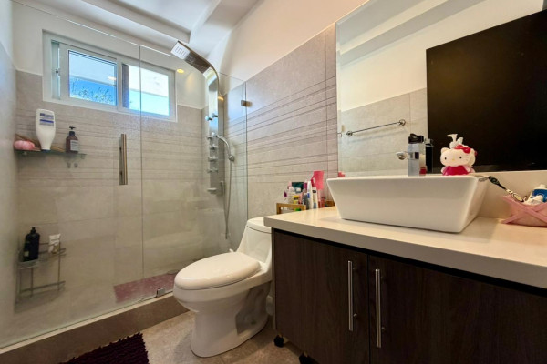 Se vende Casa en Santa Ana.