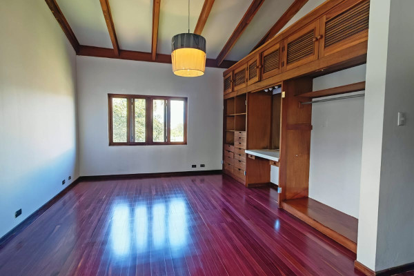 Se alquila apartamento en   BELLO HORIZONTE – ESCAZÚ.