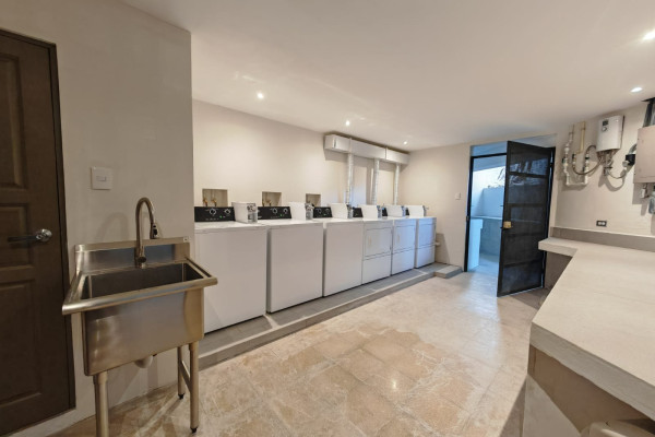 SE ALQUILA APARTAMENTO A ESTRENAR EN ESCAZÚ – 90 m².