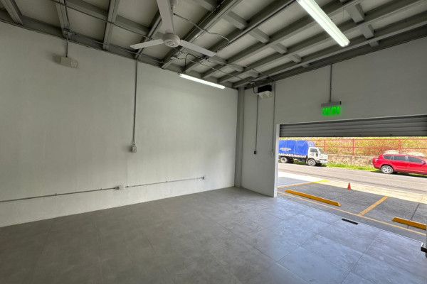 Se alquila Ofi-Bodega Independiente en San José cerca de antigua Yanber – 240 m².