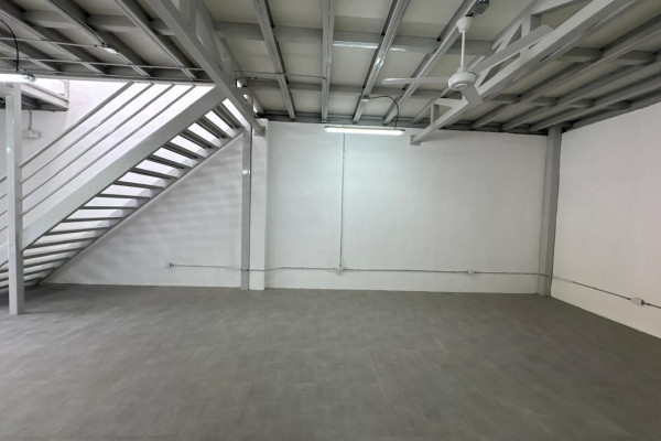 Se alquila Ofi-Bodega Independiente en San José cerca de antigua Yanber – 240 m².