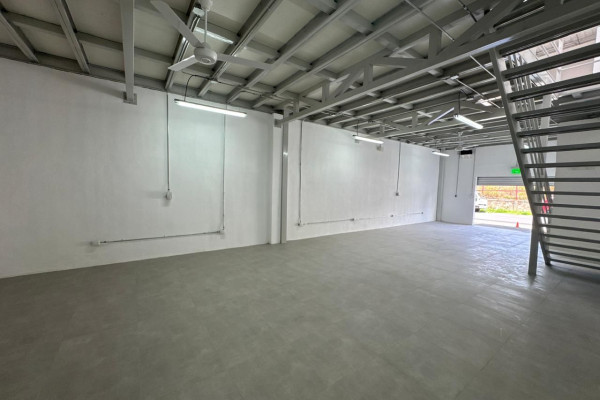 Se alquila Ofi-Bodega Independiente en San José cerca de antigua Yanber – 240 m².