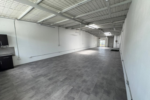 Se alquila Ofi-Bodega Independiente en San José cerca de antigua Yanber – 240 m².