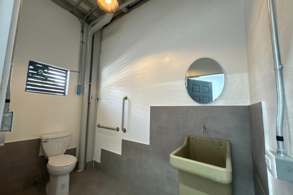 Se alquila Ofi-Bodega Independiente en San José cerca de antigua Yanber – 240 m².