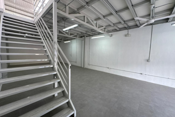 Se alquila Ofi-Bodega Independiente en San José cerca de antigua Yanber – 240 m².