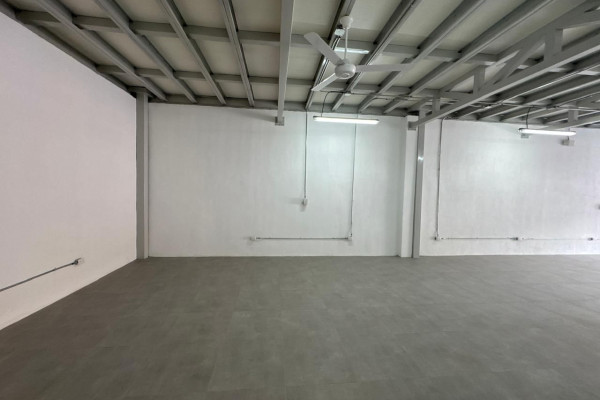Se alquila Ofi-Bodega Independiente en San José cerca de antigua Yanber – 240 m².