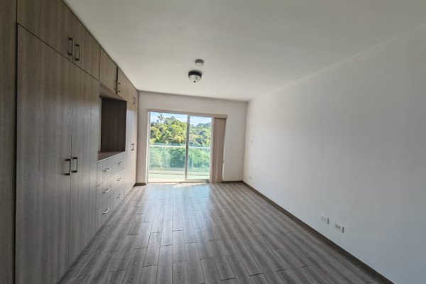 Se vende apartamento en Rohrmoser. En Paradisus.