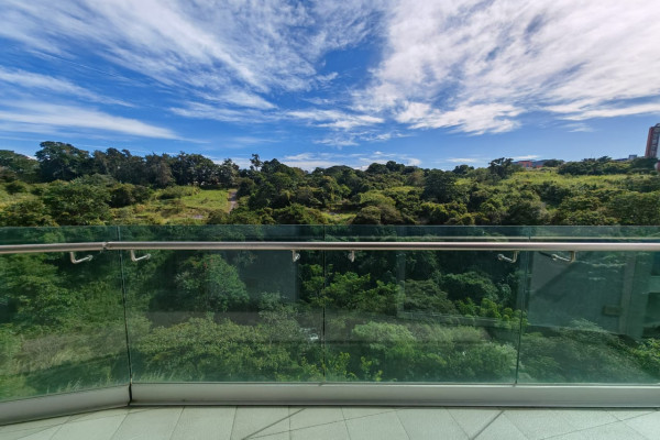 Se vende apartamento en Rohrmoser. En Paradisus.