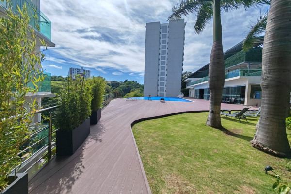 Se vende apartamento en Rohrmoser. En Paradisus.