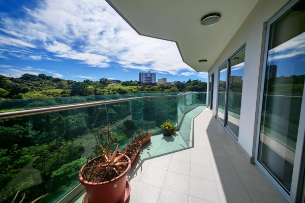 Se vende apartamento en Rohrmoser. En Paradisus.