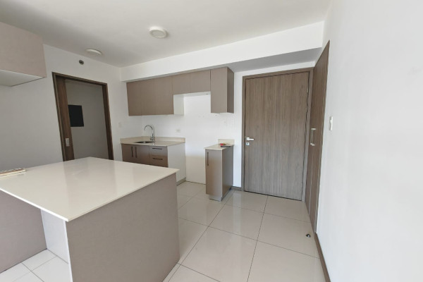 Se vende apartamento en Rohrmoser. En Paradisus.