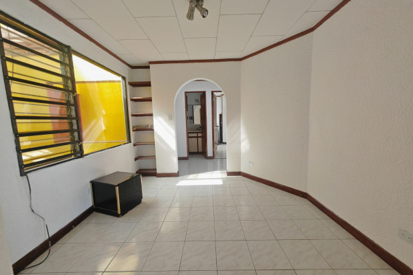 Se alquila apartamento grande en Rohrmoser.