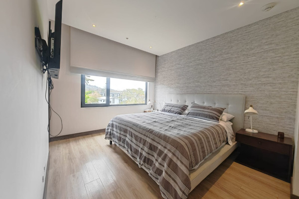 Se alquila moderno apartamento en Condominio Rooftop – Escazú.