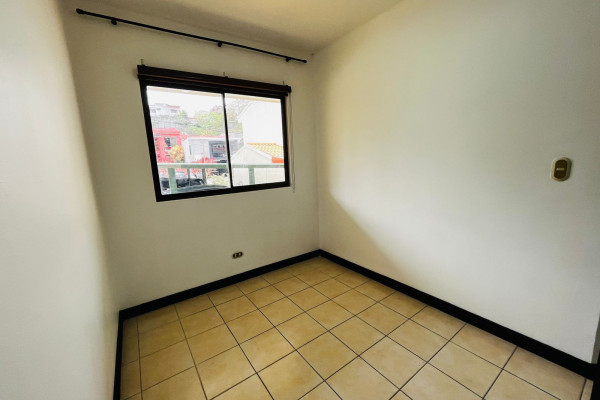 Se  Alquila Apartamento en  Rohrmoser.