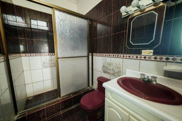 Venta de Casa en Santa Ana – Una Planta.