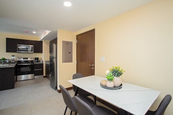Alquiler Apartamento Amueblado en Los Yoses. Incluye servicios.