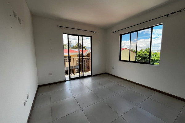 Se alquila apartamento en La Uruca, cerca del Hospital Mexico.