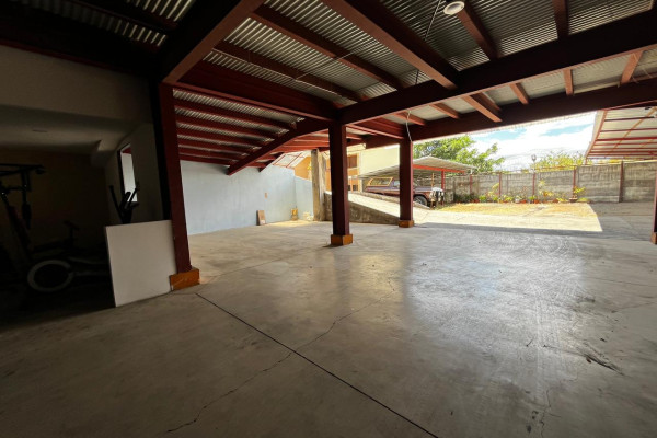 Se alquila apartamento en La Uruca, cerca del Hospital Mexico.