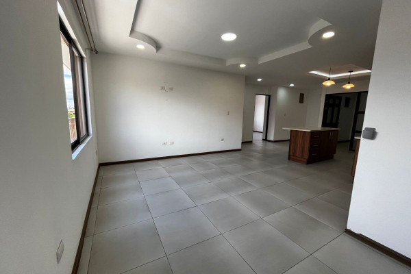 Se alquila apartamento en La Uruca, cerca del Hospital Mexico.